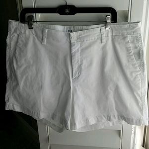 GAP City White Short
